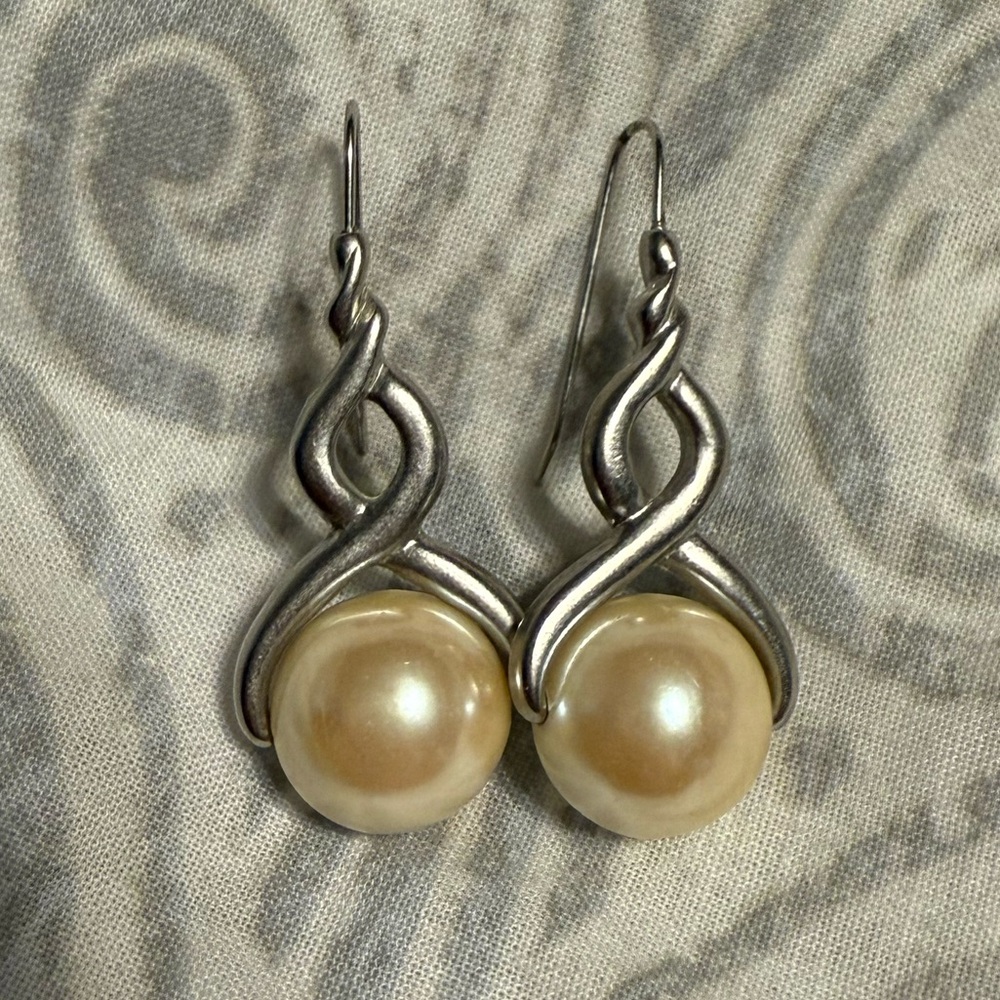 Silver Pearl Dangling Earrings